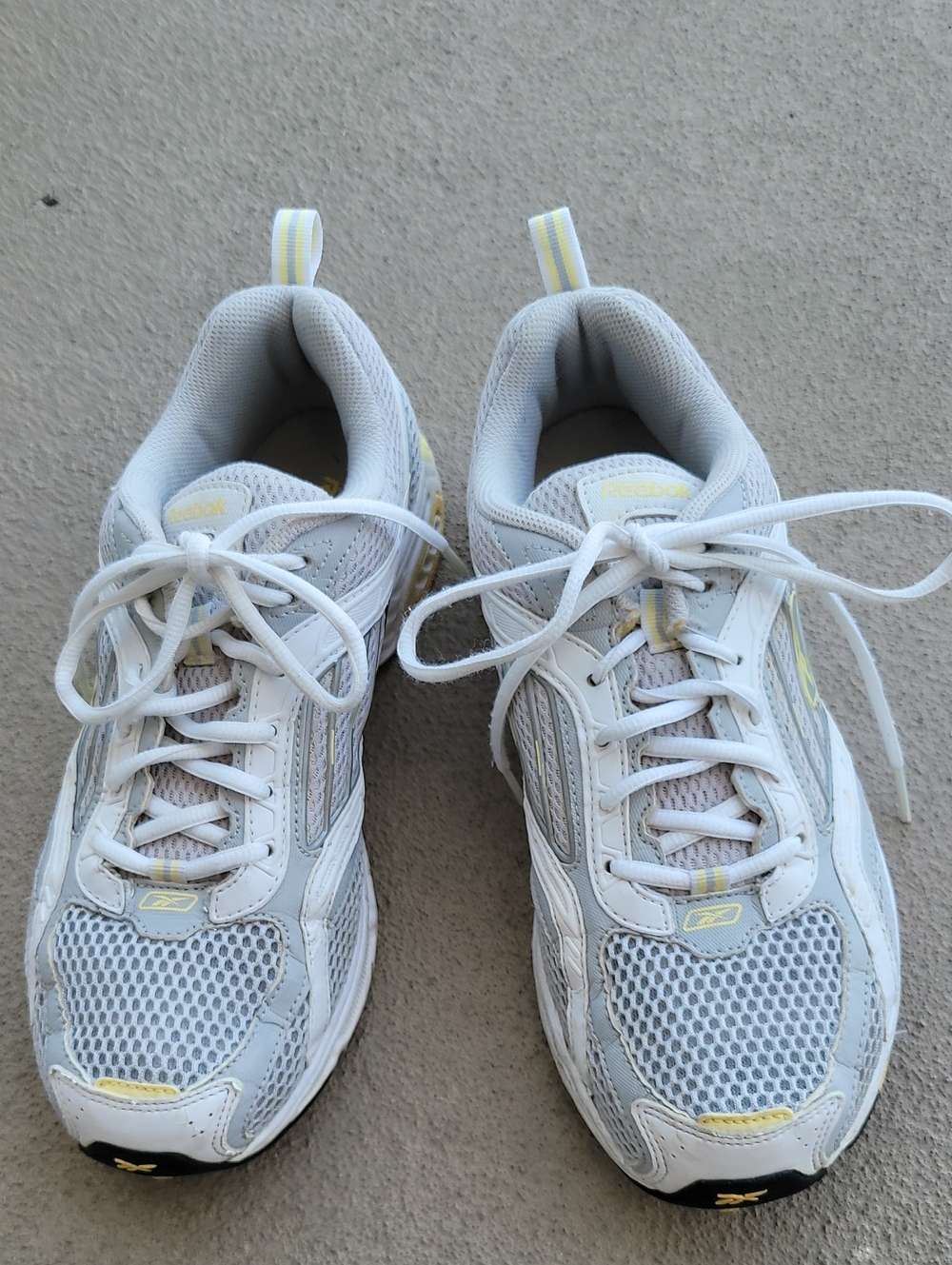 Reebok Woman's DMX Foam Gray White Walking Sneaker, Size 9